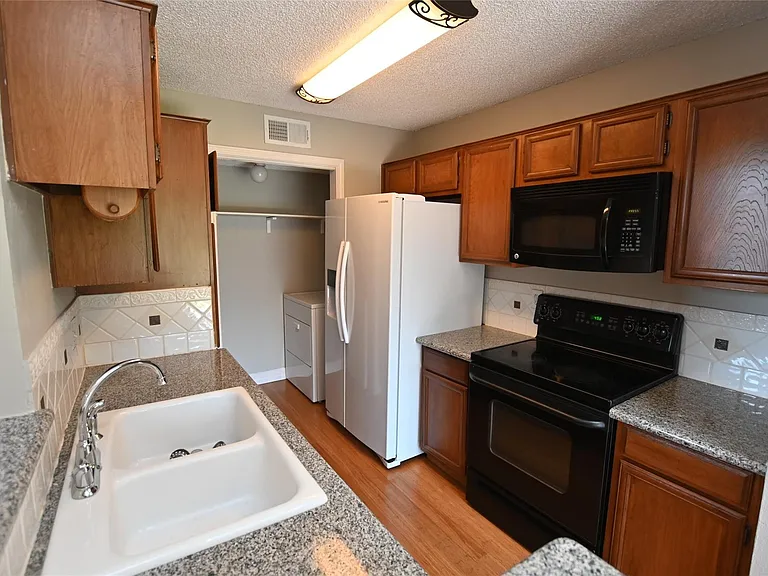 8455 Sands Point Dr — Photo 6