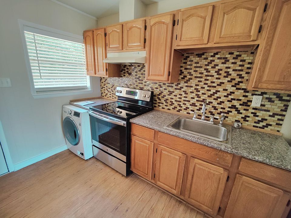 1st image of 905 N C St