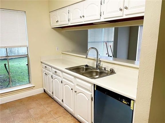 5th image of 33 Cypress Grove Ct