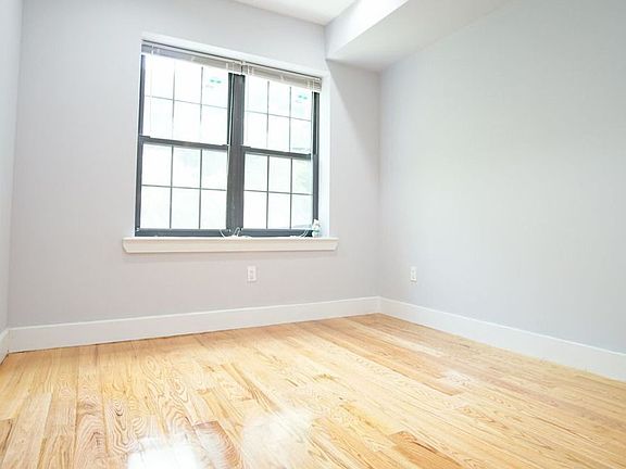 3rd image of 588 Bainbridge St #2F