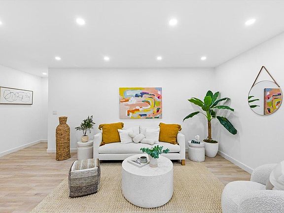3rd image of 956 Kiely Blvd Unit A