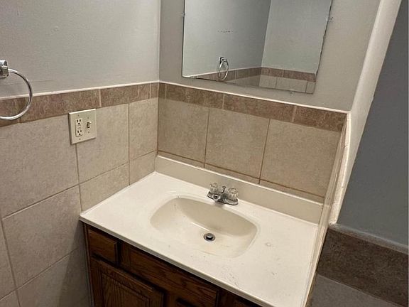 3rd image of 13 Gladstone St #1B