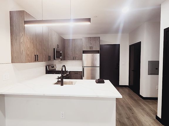 3rd image of 100 Sackett St #1A