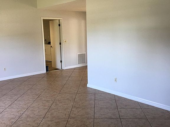 2nd image of 1172 Prescott Blvd