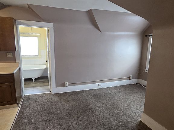 3rd image of 131 S 38th St #5