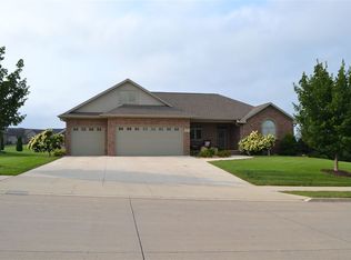 643 9th Ave SW, Dyersville, IA 52040