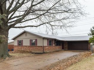 1044 Dawn Valley Dr, Maryland Heights, MO 63043