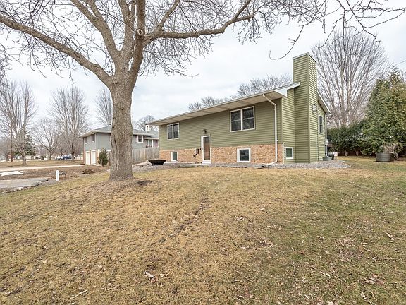 4th image of 107 S Belmont Dr