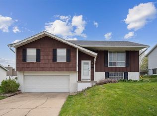 5407 Skyline Dr NW, Cedar Rapids, IA 52405