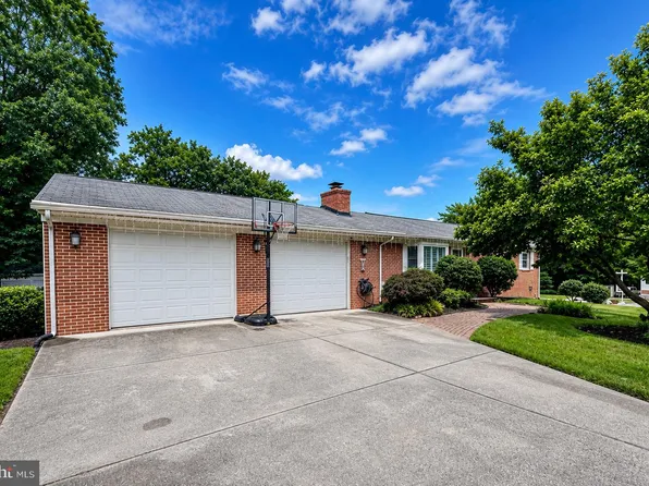 10812 Carol St, Fairfax, VA 22030