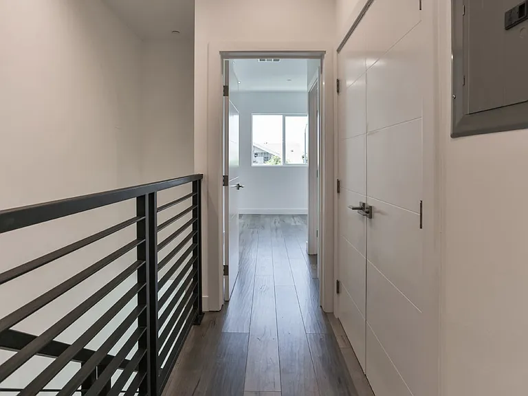 3946 S Budlong Ave #1/2 — Photo 11