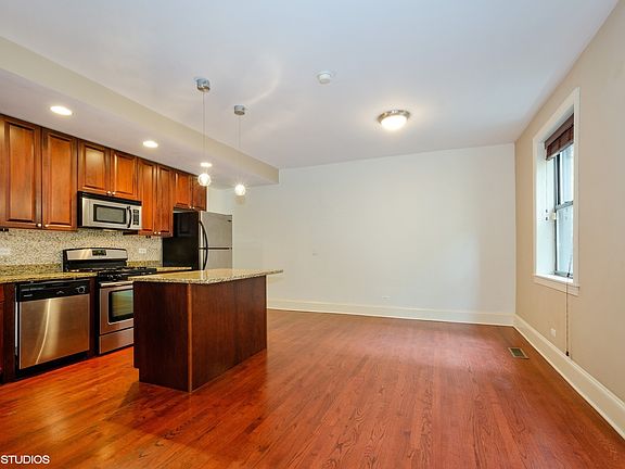 5th image of 7637 N Greenview Ave APT 1E