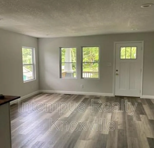 1320 Chestnut St — Photo 4