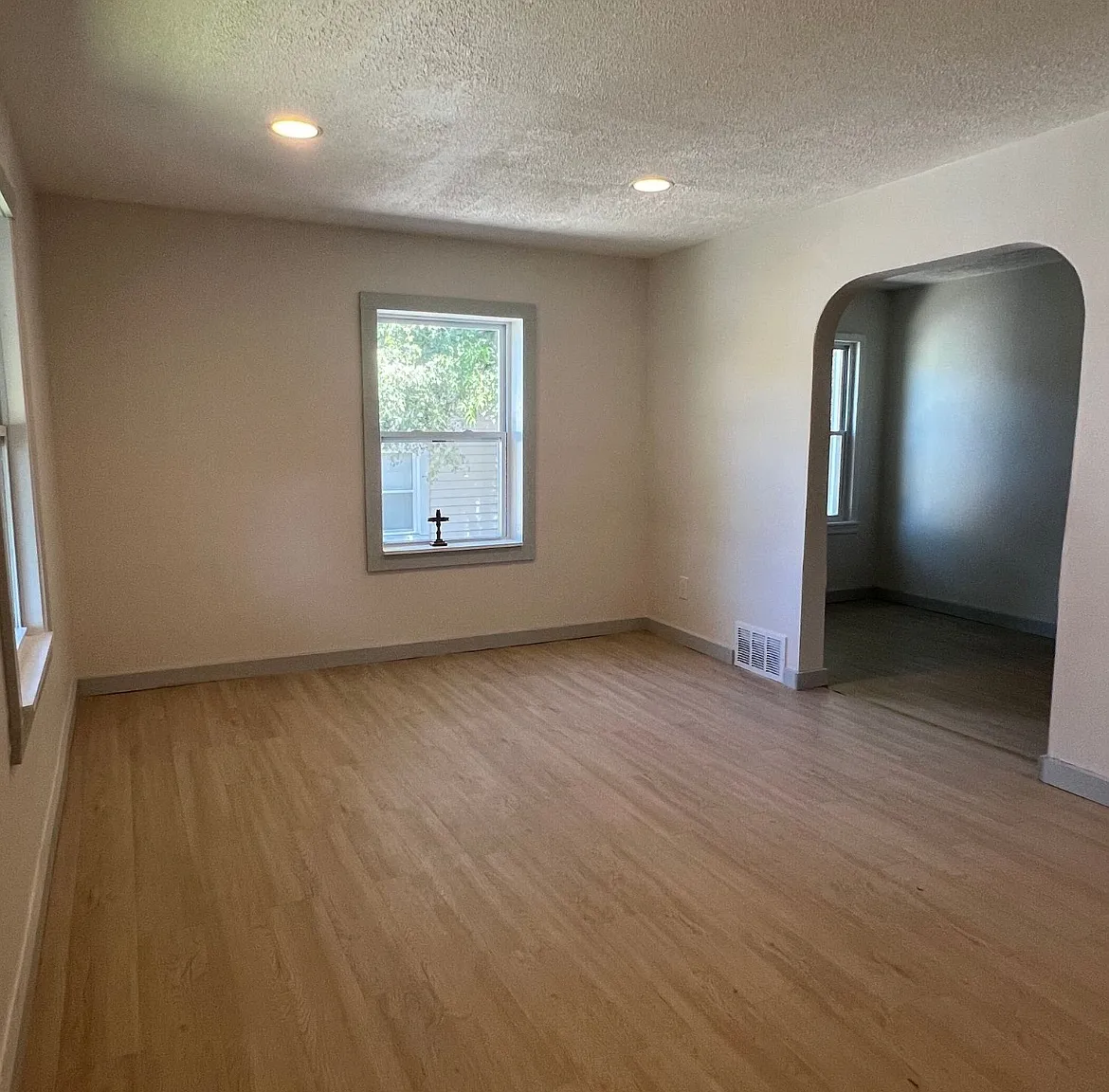 2 bed, 1036 sqft, $1,500 — Photo 2