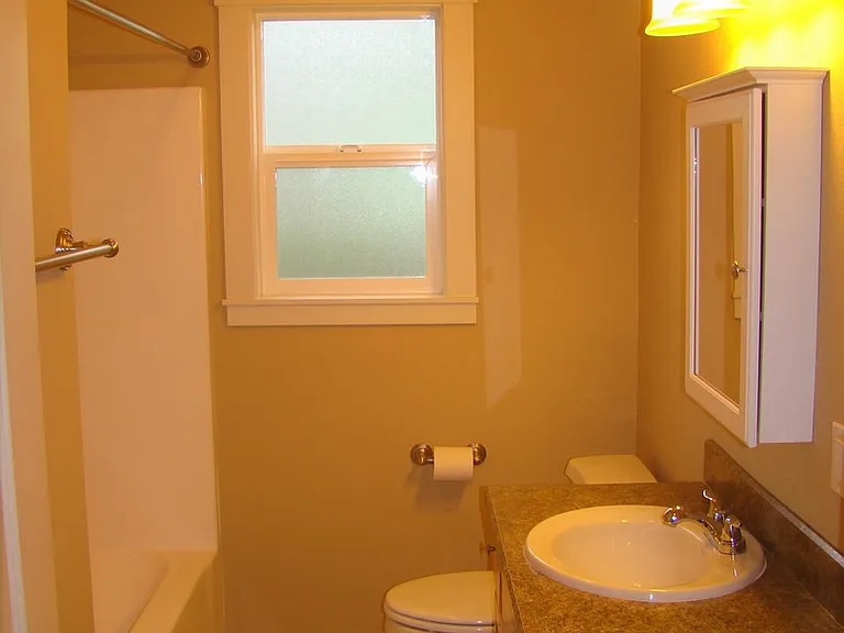 813 Niagara Ave — Photo 11