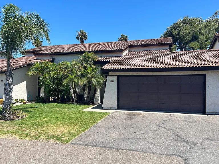 5435 Villas Dr — Photo 2