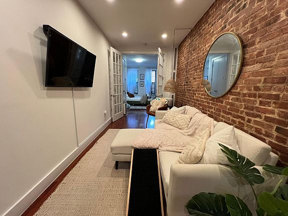 3rd image of 140 Palmetto St APT 1L