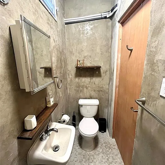 205 Las Flores — Photo 9