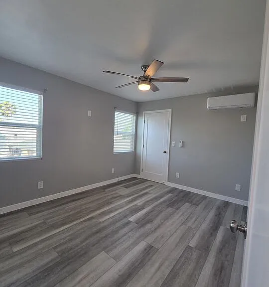 5353 S Harcourt Ave — Photo 12