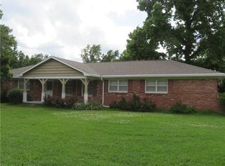 1024 Meadowbrook Rd W, Iola, KS 66749