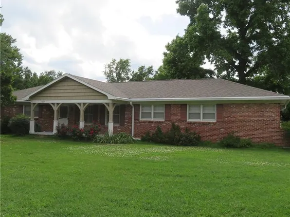 1024 Meadowbrook Rd W, Iola, KS 66749