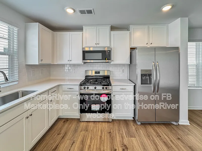 312 Livesey Ln