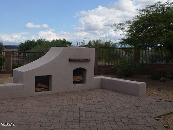 3rd image of 733 E Blue Rock Way