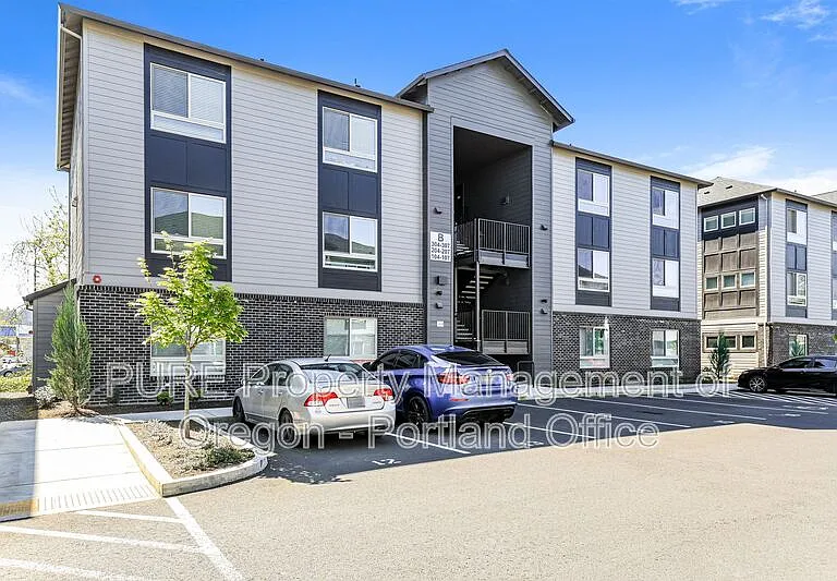 Halsey Crossing Apartments — Photo 14