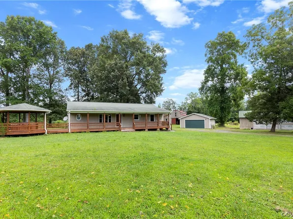 961 Pierce Ln, West Point, VA 23181