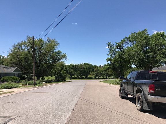 5th image of 902 Benton Blvd