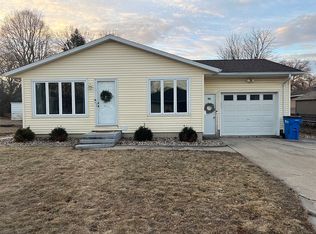 906 E Ave, Grundy Center, IA 50638