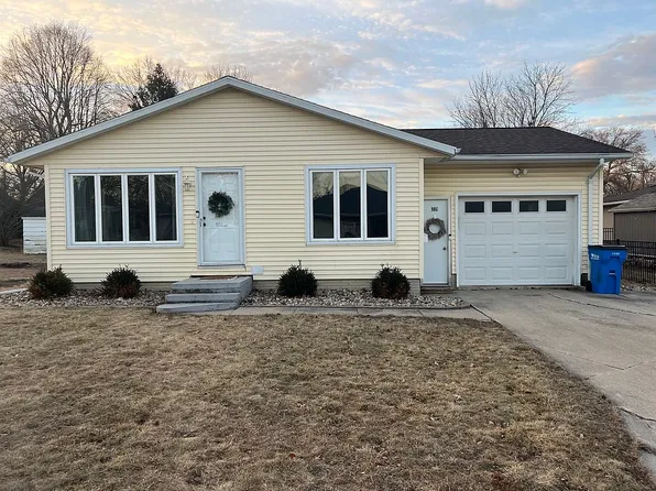 906 E Ave, Grundy Center, IA 50638