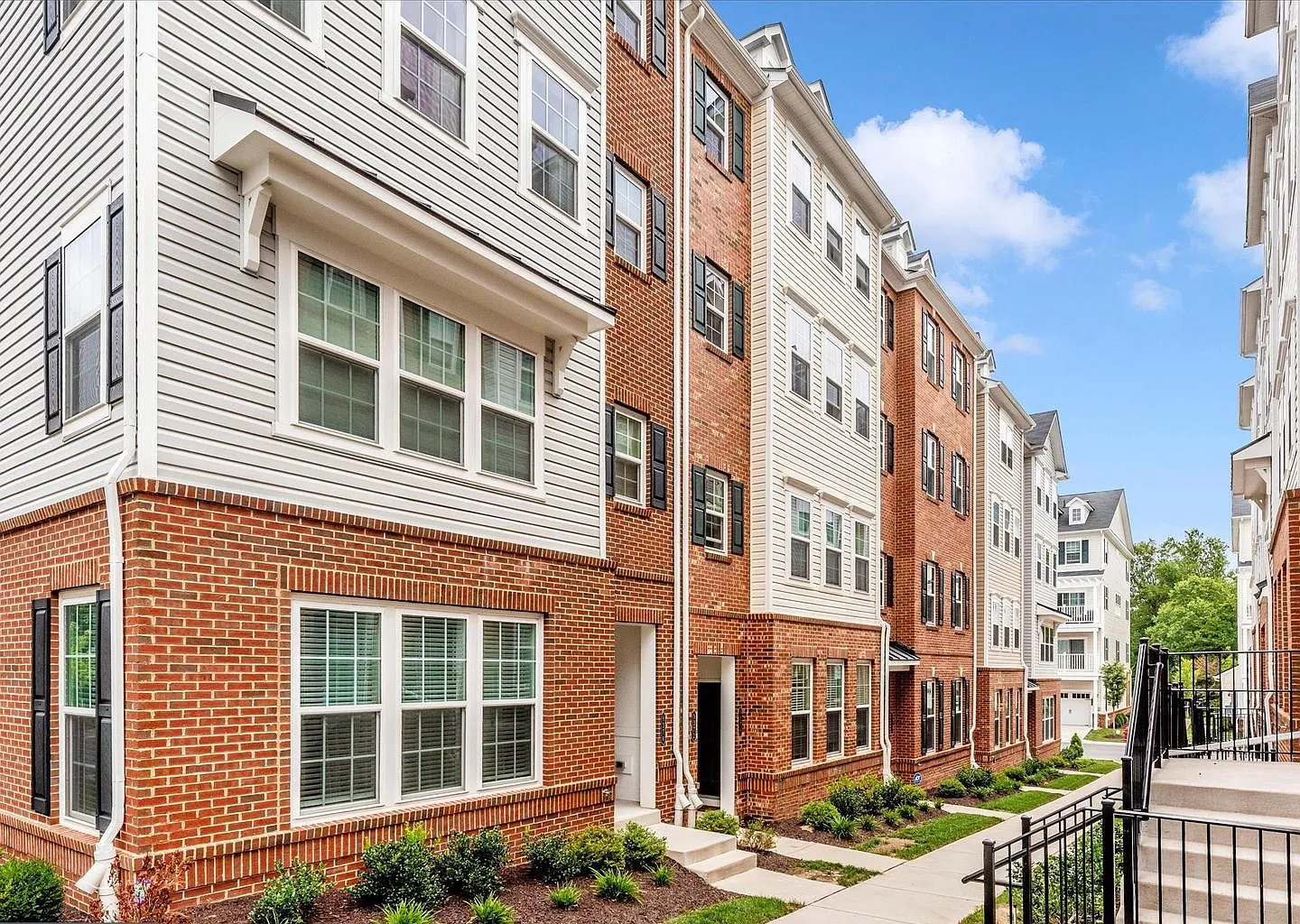 3 bed, 1711 sqft, $3,300 — Photo 1