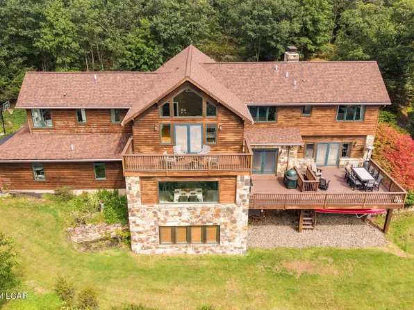 16 Highwoods Rd, Wyoming, PA 18644