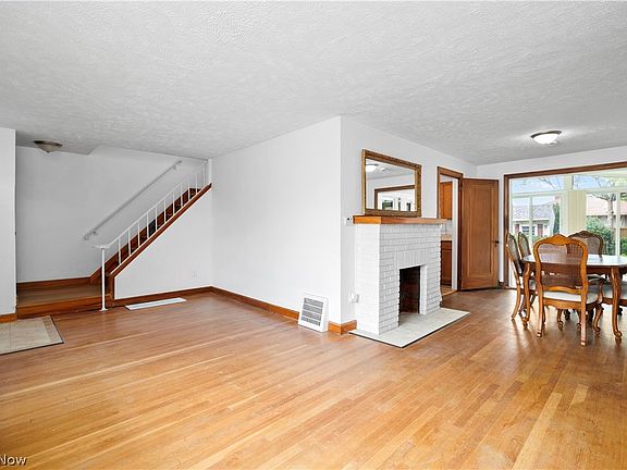 4th image of 1526 W Erie Ave
