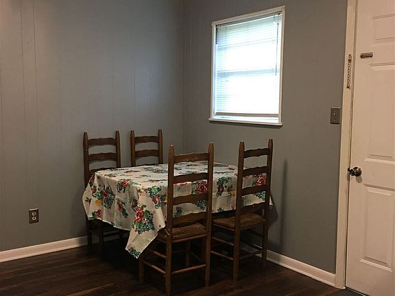3rd image of 2085 Charlotte Dr NE