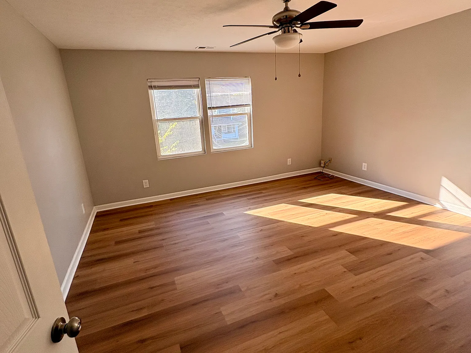 2 bed, 1.5 bath, 2200 sqft, $1,400 — Photo 4
