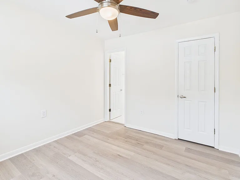 4032 Macarthur Ave #D — Photo 9