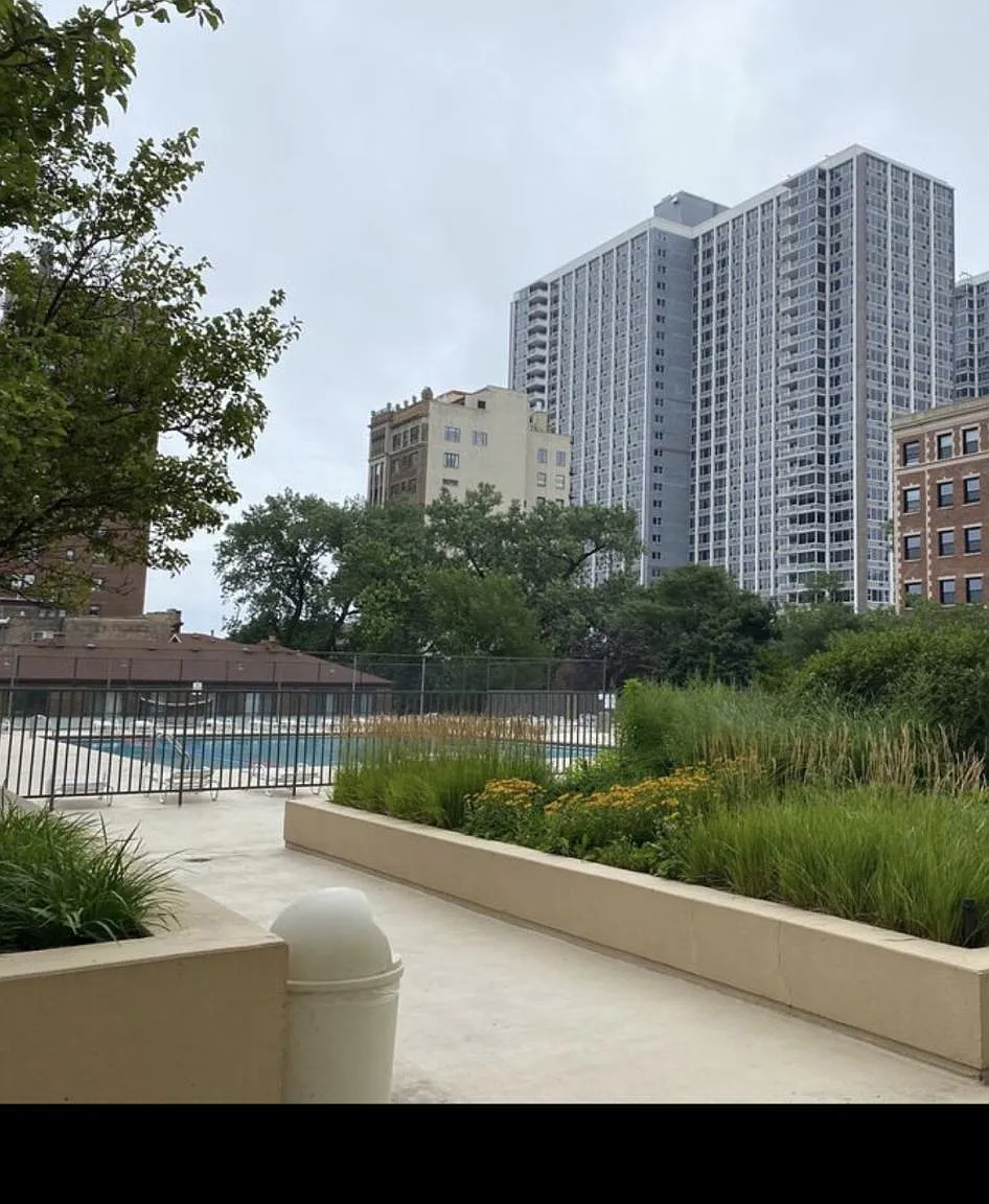 4343 N Clarendon Ave — Photo 3
