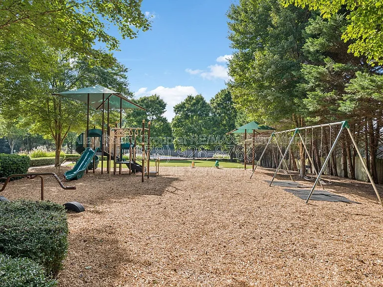 6725 Ridgefield Dr — Photo 40