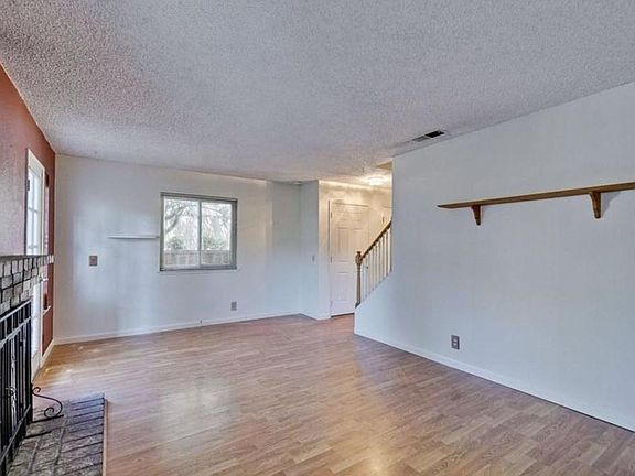 4th image of 130 Baroni Ave APT 2
