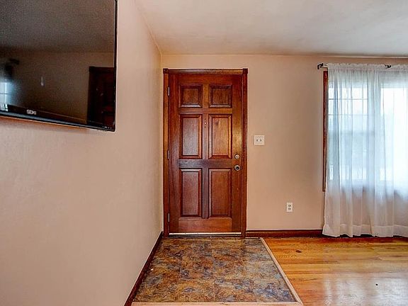 4th image of 1603 McGillivray Ave
