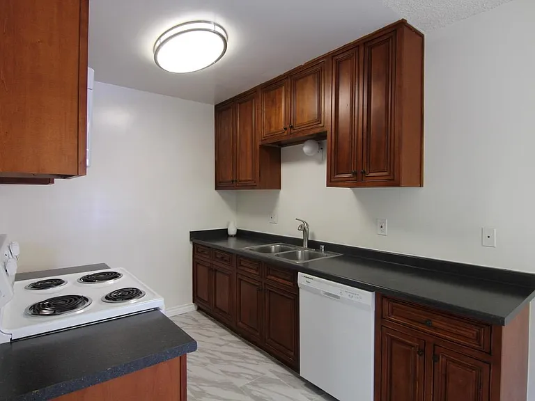 2651 E Wall St #4 — Photo 4