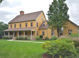 N40W33350 Woodsview Dr, Nashotah, WI 53058