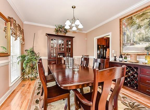 4th image of 4373 Woodsbury Ln