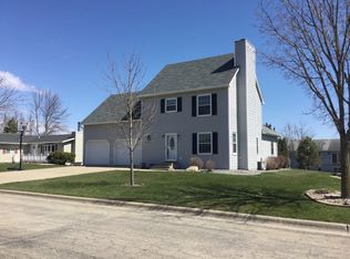 1910 Bayview Dr, Albert Lea, MN 56007