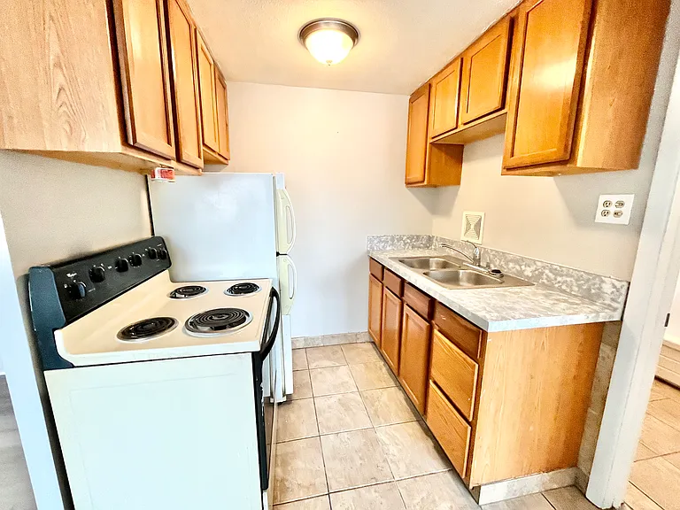 Concord House Apartments — Photo 11