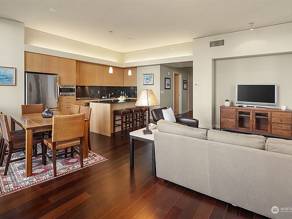 3rd image of 909 5th Avenue #1700