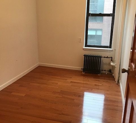 3rd image of 183 Thompson St APT E6
