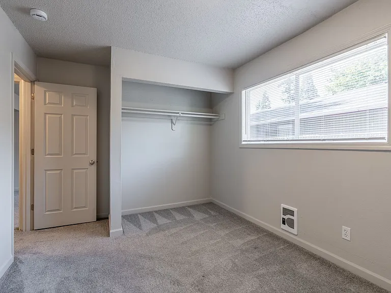 Willow Lake Apartments — Photo 31